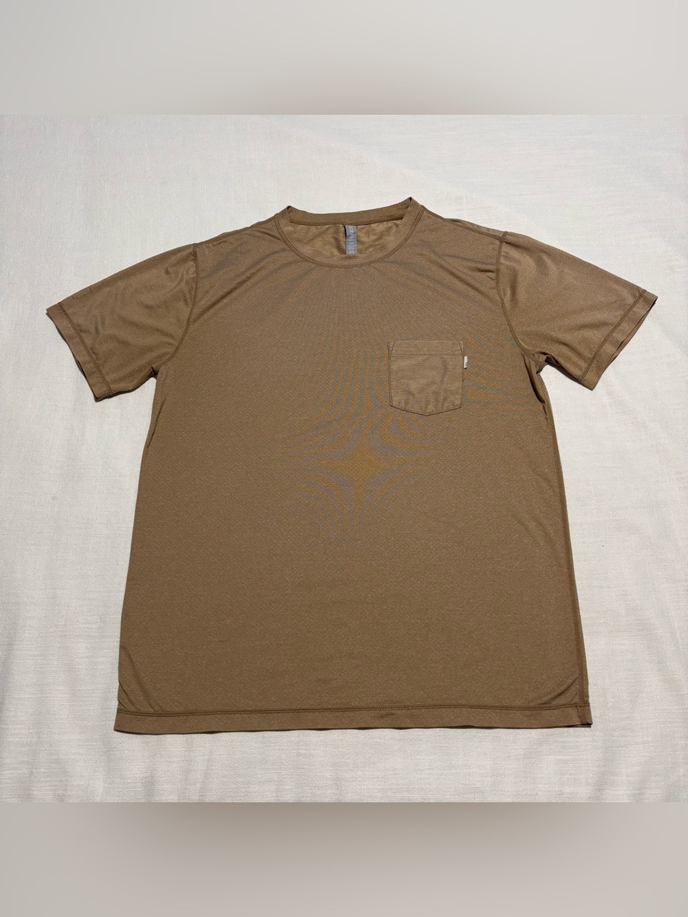 Men’s Vuori Tradewind Performance 2.0 Pocket Tee | Gold | Size Large | #V109